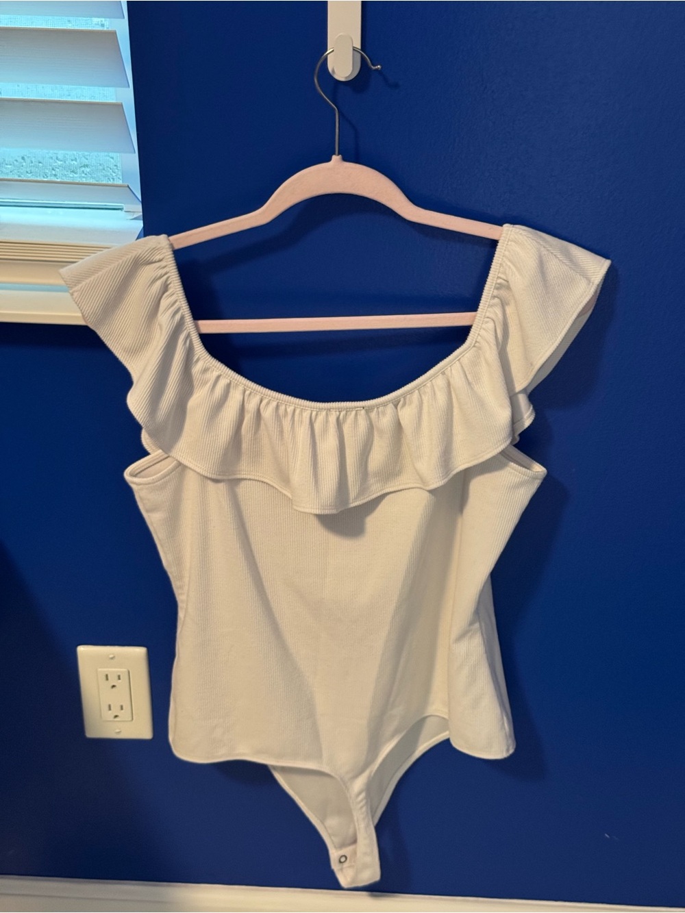 Express White Ruffle Off-Shoulder Bodysuit - Picture 3 of 3